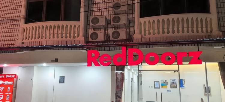 泗水梅詹宋科诺红多兹酒店(RedDoorz at Mayjen Sungkono Surabaya)图片