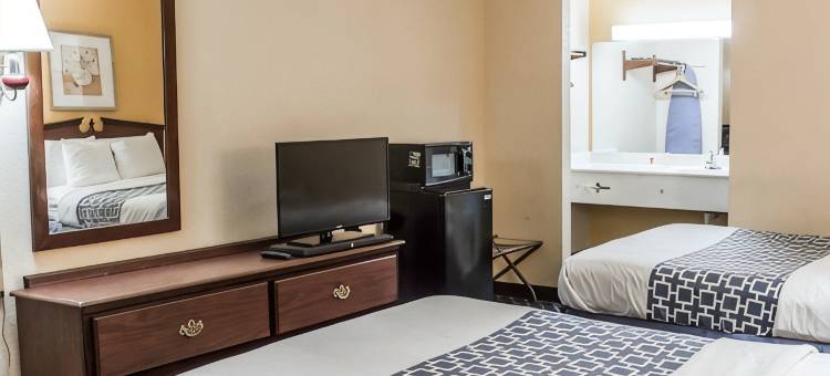 布拉特伯罗 - 洛矶山 I-95 伊克诺郊外小屋(Econo Lodge Battleboro - Rocky Mount I-95)图片