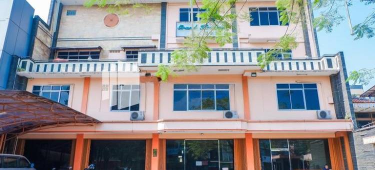 格兰德肯巴尔酒店米特拉红门酒店(Grand Kembar Hotel Mitra RedDoorz)图片