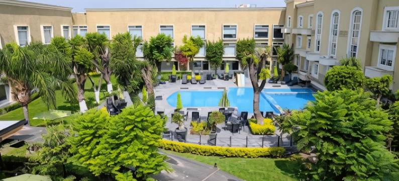 卡美里那斯广场酒店(Plaza Camelinas Hotel)图片