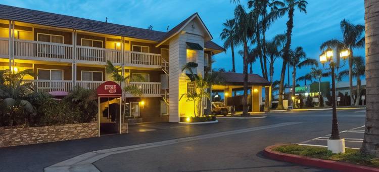 哥斯大米萨纽波特海滩温德姆华美达酒店(Ramada by Wyndham Costa Mesa/Newport Beach)图片