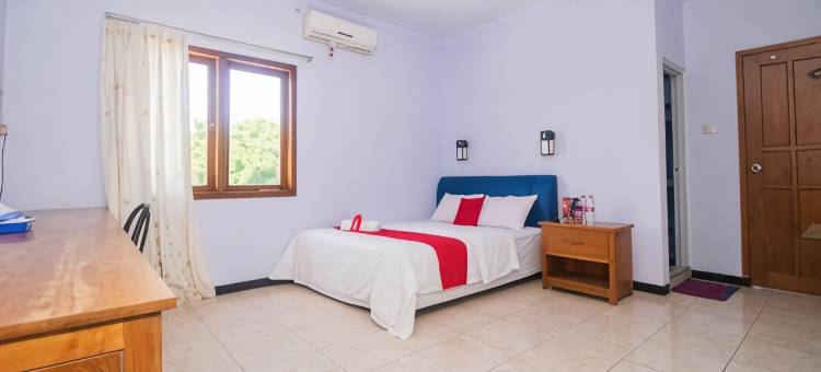 红多兹酒店-近布姆海滩(RedDoorz Near Pantai Boom)图片