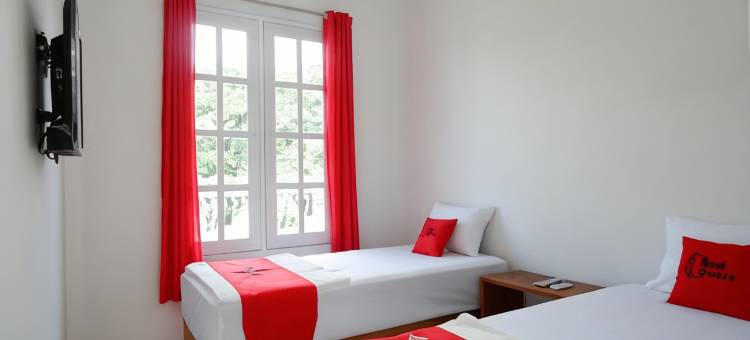 红多兹Plus酒店-近梭罗UMS(RedDoorz Plus Near Ums Solo)图片