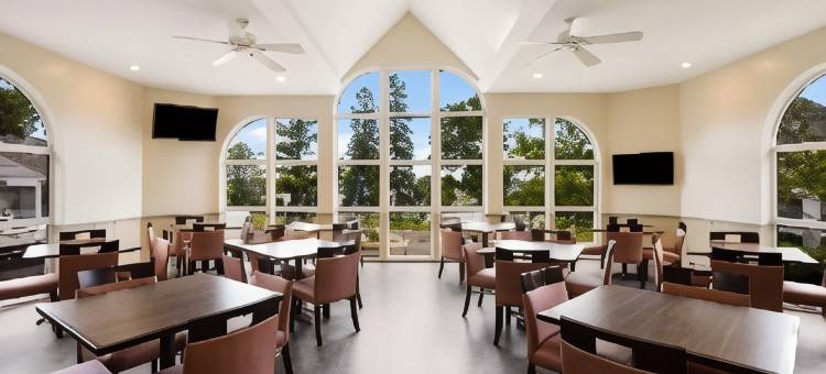 波恩特港湾湖滨贝斯特韦斯特酒店(Best Western Harbour Pointe Lakefront)图片