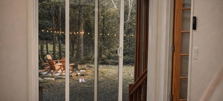 波科诺家庭度假木屋 • 溪流 • 泳池 • 户外火炉 • 空调 • WiFi(Family Pocono Retreat • Stream • Pool • Firepit • AC • WiFi)图片