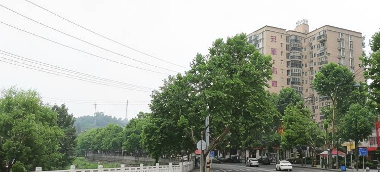 轻住·易居快捷酒店(张湾区汽车工业学院店)图片