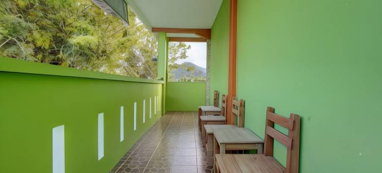 Hotel O 沙哈巴特伊斯兰旅馆靠近普拉萨电信巴威安(Hotel O Sahabat Syariah Near Plasa Telkom Bawean)图片