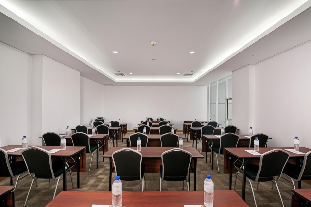 Whiz Prime Hotel Megamas Manado Over view