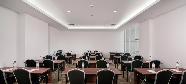 万鸦老瑞兹臻选梅加玛斯酒店(Whiz Prime Hotel Megamas Manado)图片