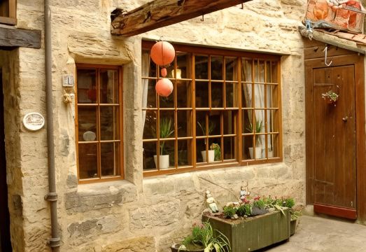 Sanders Yard Hotel Overview