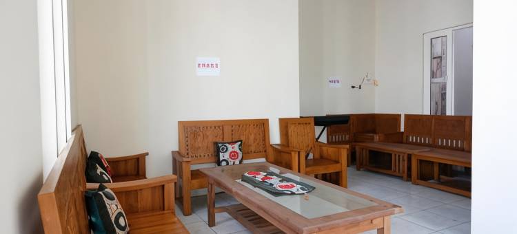 红多兹酒店-肯德尔南卡利文古公路(RedDoorz @ Jalan Raya Kaliwungu Selatan Kendal)图片