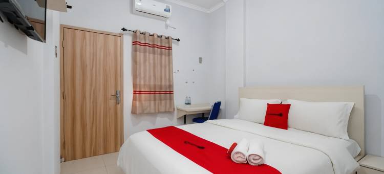 红多兹普拉斯酒店-近苏加诺哈达机场皇冠公园(RedDoorz Plus Near Soekarno Hatta Airport Taman Mahkota)图片