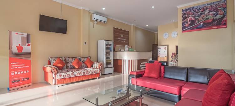 红多兹Plus酒店-近沙姆斯丁努尔机场3号(RedDoorz Plus Near Syamsudin Noor Airport 3)图片