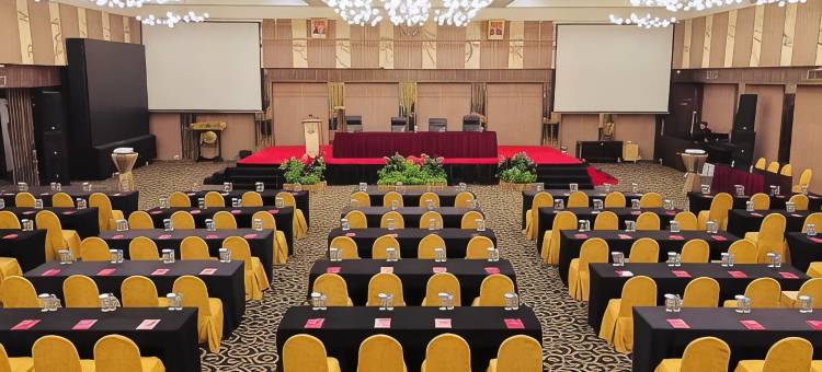 潘格兰海滩酒店(Pangeran Beach Hotel)图片