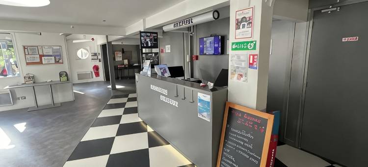 恩佐崔普斯凡尔赛基里亚德直营酒店(Enzo Hotels by Kyriad Direct Trappes)图片