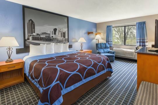 爱荷华市-科尔维尔速8酒店(Super 8 by Wyndham Iowa City/Coralville)