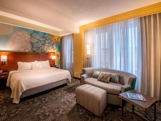 塔尔萨市中心万怡酒店