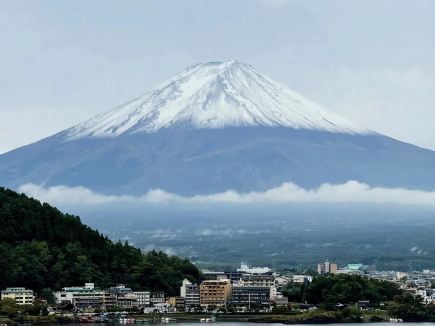 The snow cap returns to Mt. Fuji