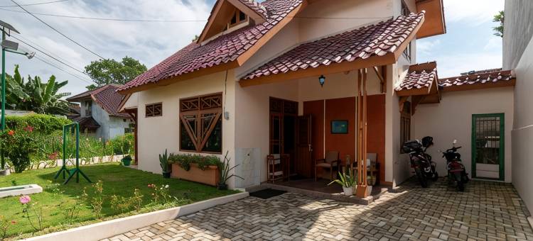 Belgareti Modern Ethnic House Cipanas Puncak图片