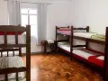 男性宿舍間的雙層床