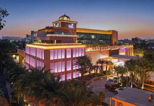 Taj Agra Hotel Overview