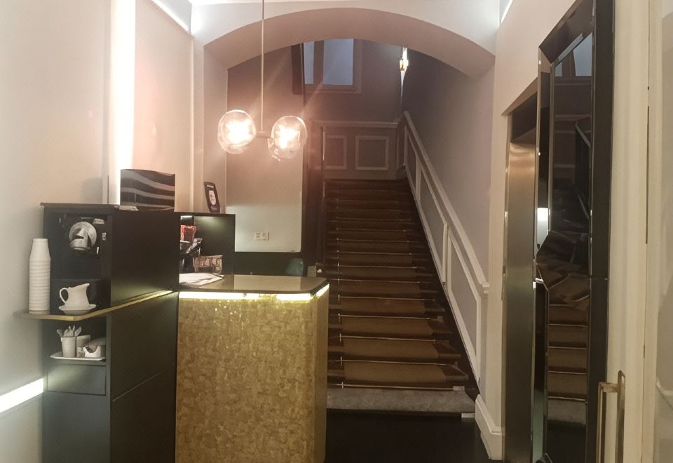 Suite Prado Hotel Overview