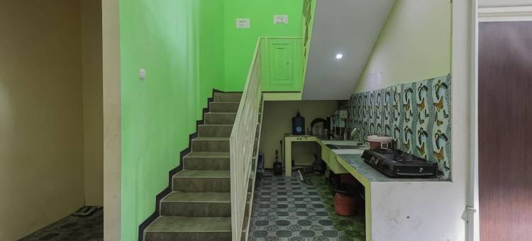 库尔科斯特清真酒店 - 靠近西多阿佐广场(KoolKost Syariah Near Alun Alun Sidoarjo)图片