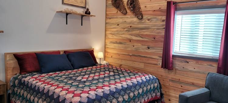 树林中配备家的全部舒适设施的小屋(Cabin in the woods with all the comforts of home)图片