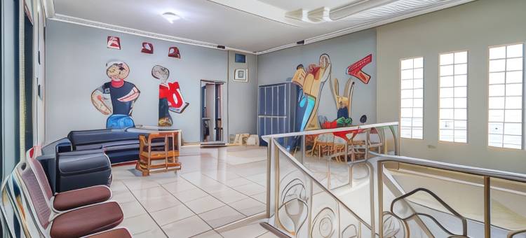 曼达拉克里达体育场日惹附近的红门兹旅舍(RedDoorz Hostel Near Stadion Mandala Krida Yogya)图片