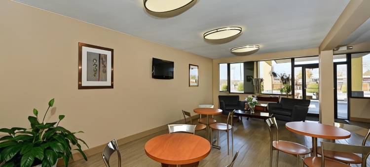 克拉克斯维尔东北速8酒店(Super 8 by Wyndham Clarksville Northeast)图片
