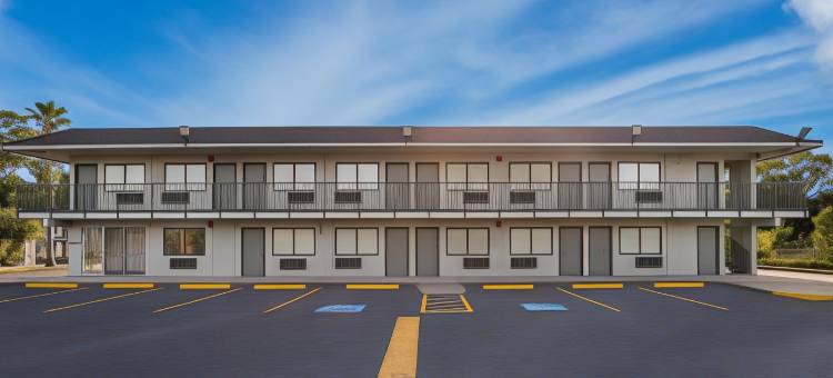 HomeTowne Studios Orange, TX图片