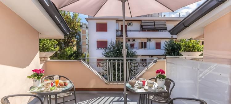 钱皮诺广场客房酒店(Plaza Rooms Ciampino)图片