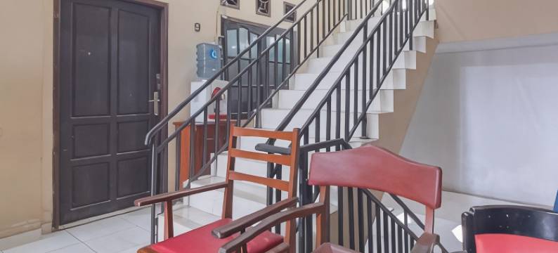 红多兹伊斯兰酒店-近巴图安帕巴士站2号(RedDoorz Syariah Near Terminal Batu Ampar 2)图片