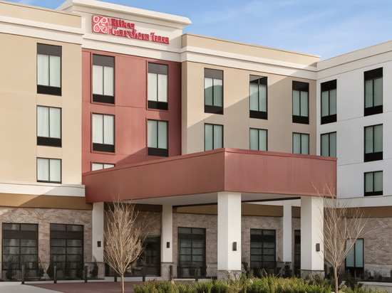 牛顿广场拉德诺希尔顿花园酒店