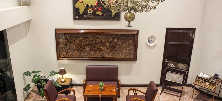 谏义里自由酒店(Hotel Merdeka Kediri)图片