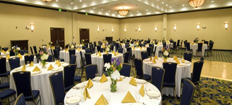 韦恩斯伯勒贝斯特韦斯特优质套房酒店及会议中心(Best Western Plus Waynesboro Inn  Suites Conference Center)图片