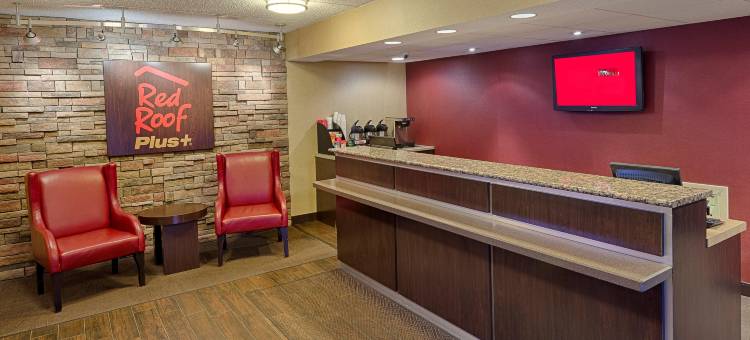 蒙罗维尔匹兹堡东红顶Plus酒店(Red Roof PLUS+ Pittsburgh East - Monroeville)图片