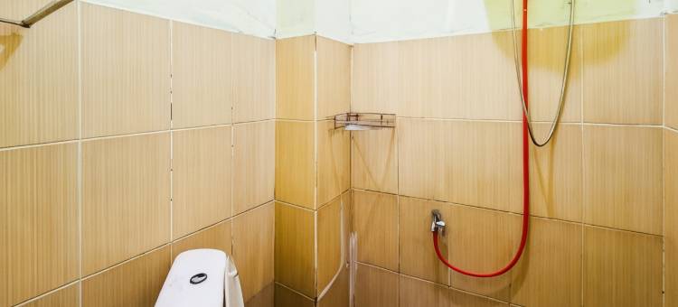 OYO 93021 科斯特迪森酒店(Penginapan Dison RedPartner)图片