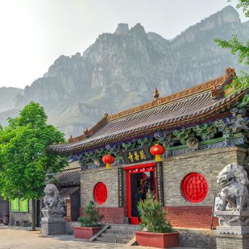 郑州+郑州二七纪念馆+少林寺+龙门石窟+万仙山景区+云台山风景名胜区5日4晚跟团游