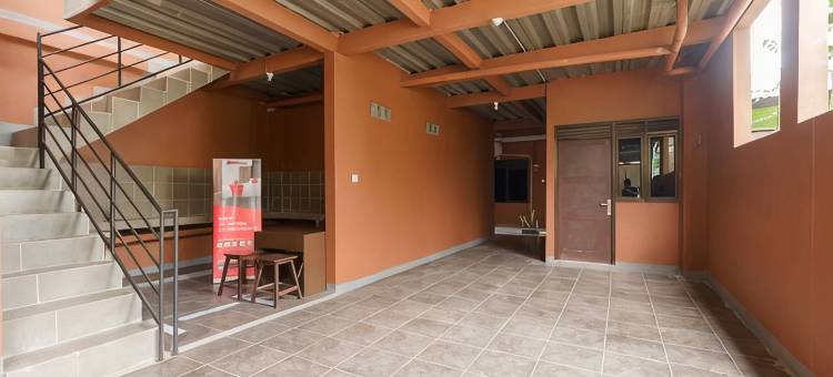 红多兹伊斯兰酒店@布拉克卡帕尔(RedDoorz Syariah Near Siloam Hospitals Bulak Kapal)图片