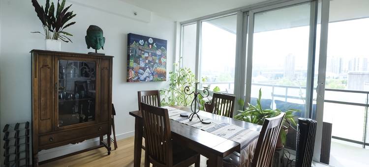 Stylish, Bright, Chinatown Condo, w/secure parking, pet ok, view, self-check-in.图片
