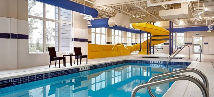 麦克默里堡麦客达套房酒店(Microtel Inn & Suites by Wyndham Fort McMurray)图片