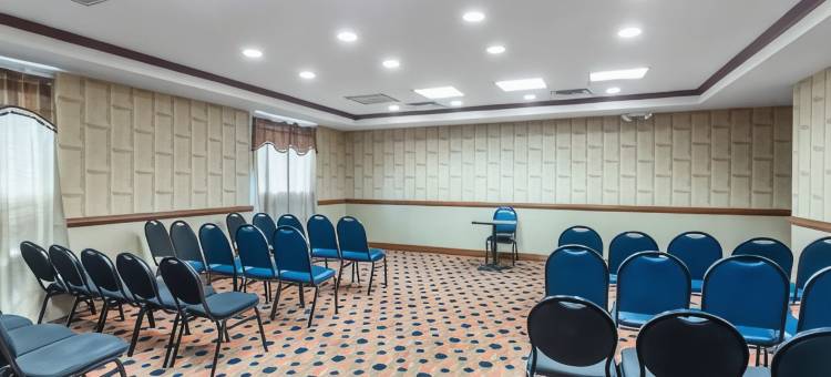 皮尔斯堡95号公路温德姆戴斯套房酒店(Days Inn & Suites by Wyndham Fort Pierce I-95)图片