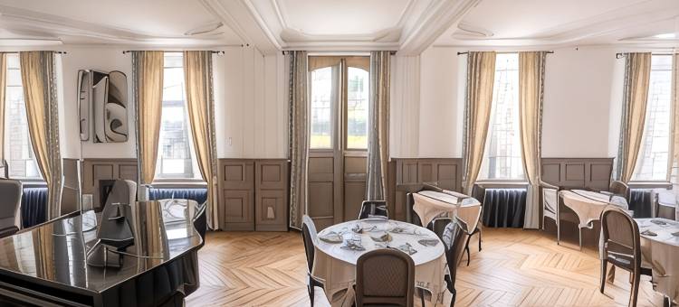 蒙塔贝特木屋酒店(Château de Montabert)图片