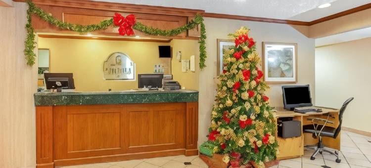 密尔沃基机场奥克里克拉昆塔温德姆酒店(La Quinta Inn by Wyndham Milwaukee Airport / Oak Creek)图片