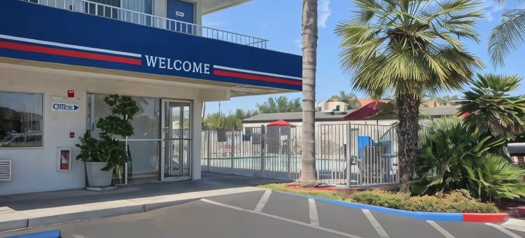 图莱里6号汽车旅馆(Tulare, CA)图片