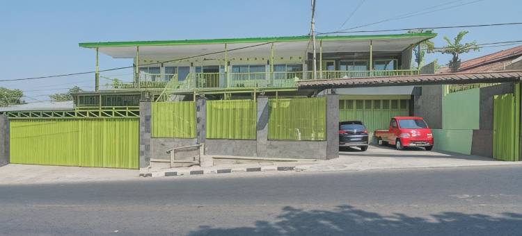 红多兹伊斯兰酒店-近梳邦卡亚威士马博物馆(RedDoorz Syariah Near Museum Wisma Karya Subang)图片