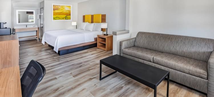 亨茨维尔戴斯套房酒店(Days Inn & Suites by Wyndham Huntsville)图片