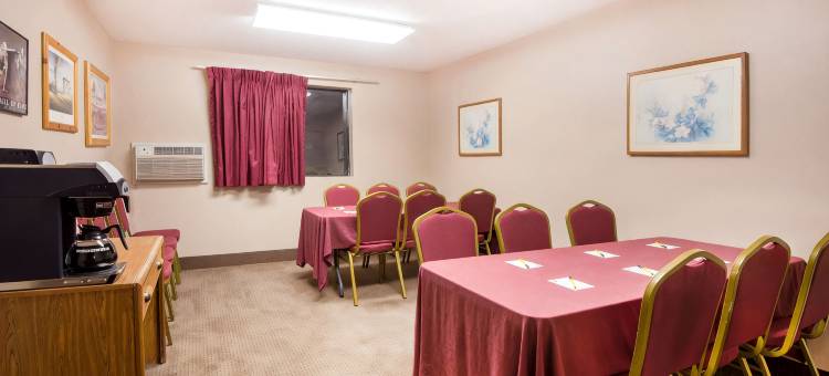 阿比林KS速8酒店(Super 8 by Wyndham Abilene KS)图片