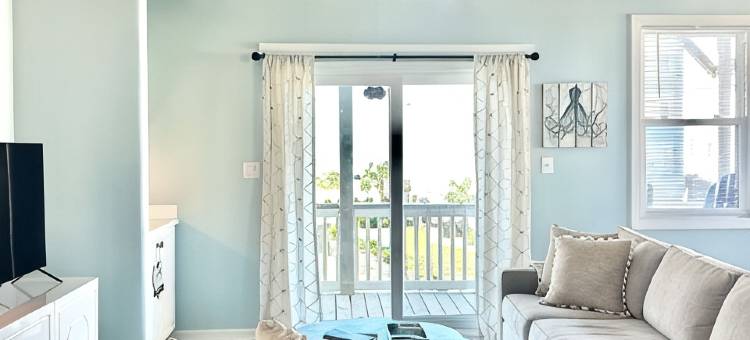 蔚蓝之间 - 海滨2卧2卫公寓，带泳池(Between The Blue - Oceanside 2B/2B Condo w/ Pool)图片